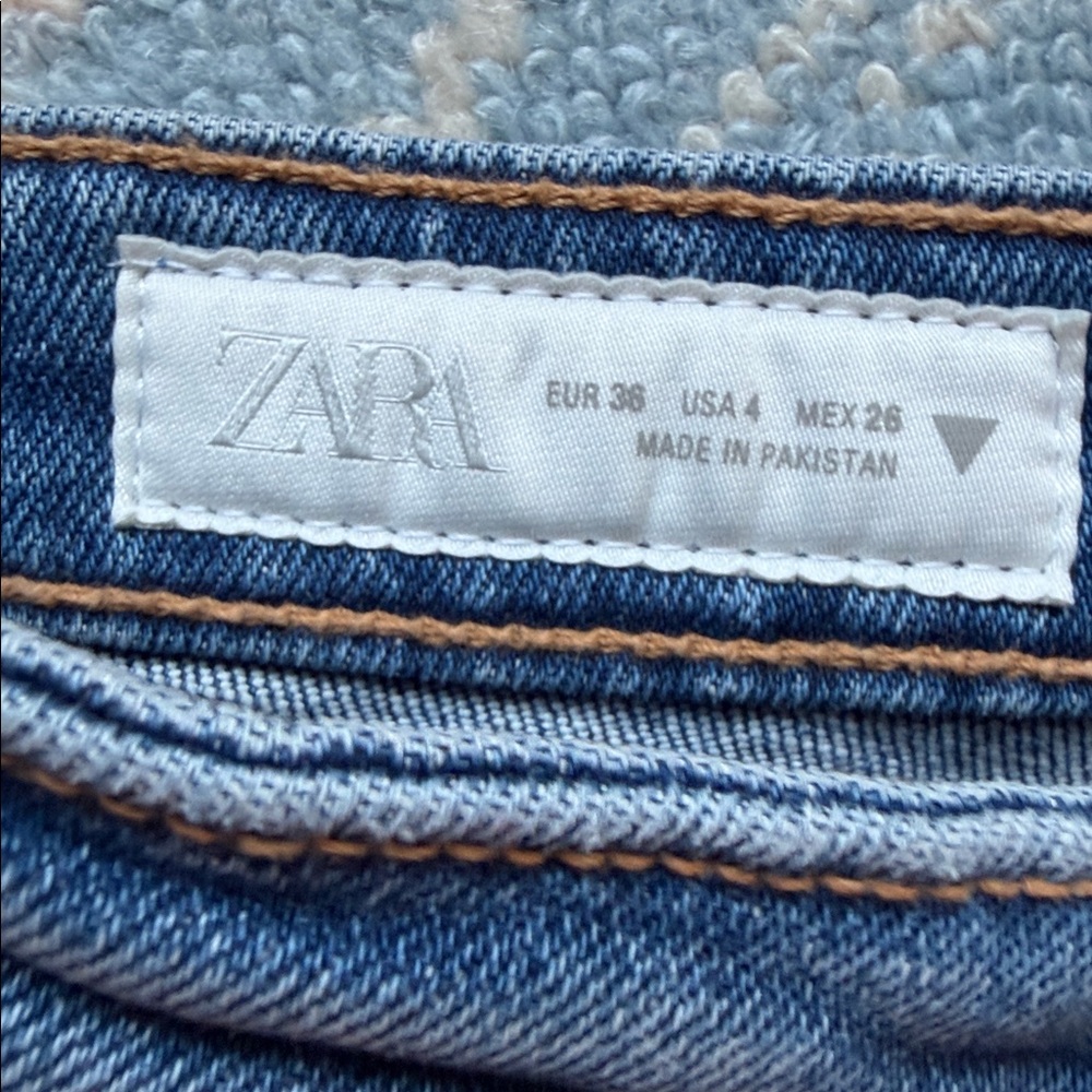 Zara High-Rise Straight Ankle Jeans - Medium Wash - Size 4 - Picture 6 of 8